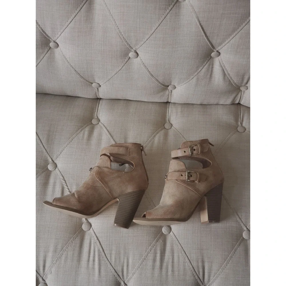 G by Guess‎ Women's Booties – Light Mocha - Picture 5 of 8